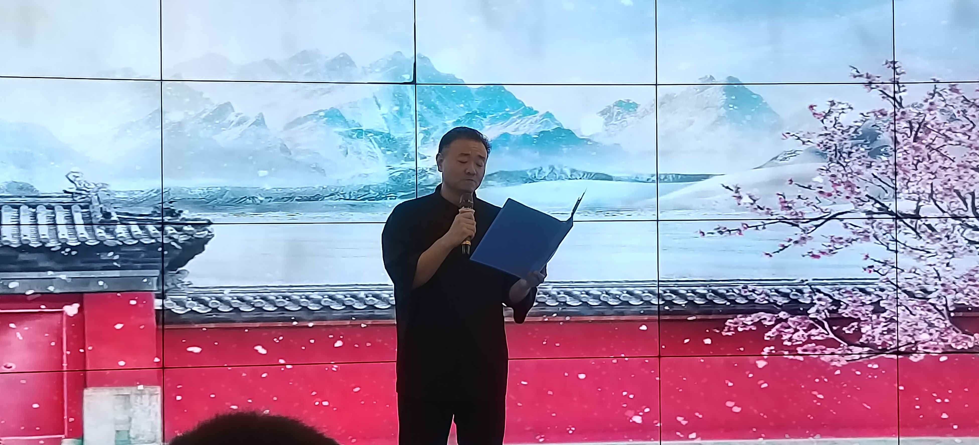 朗诵艺术家田江红朗诵万德诗歌