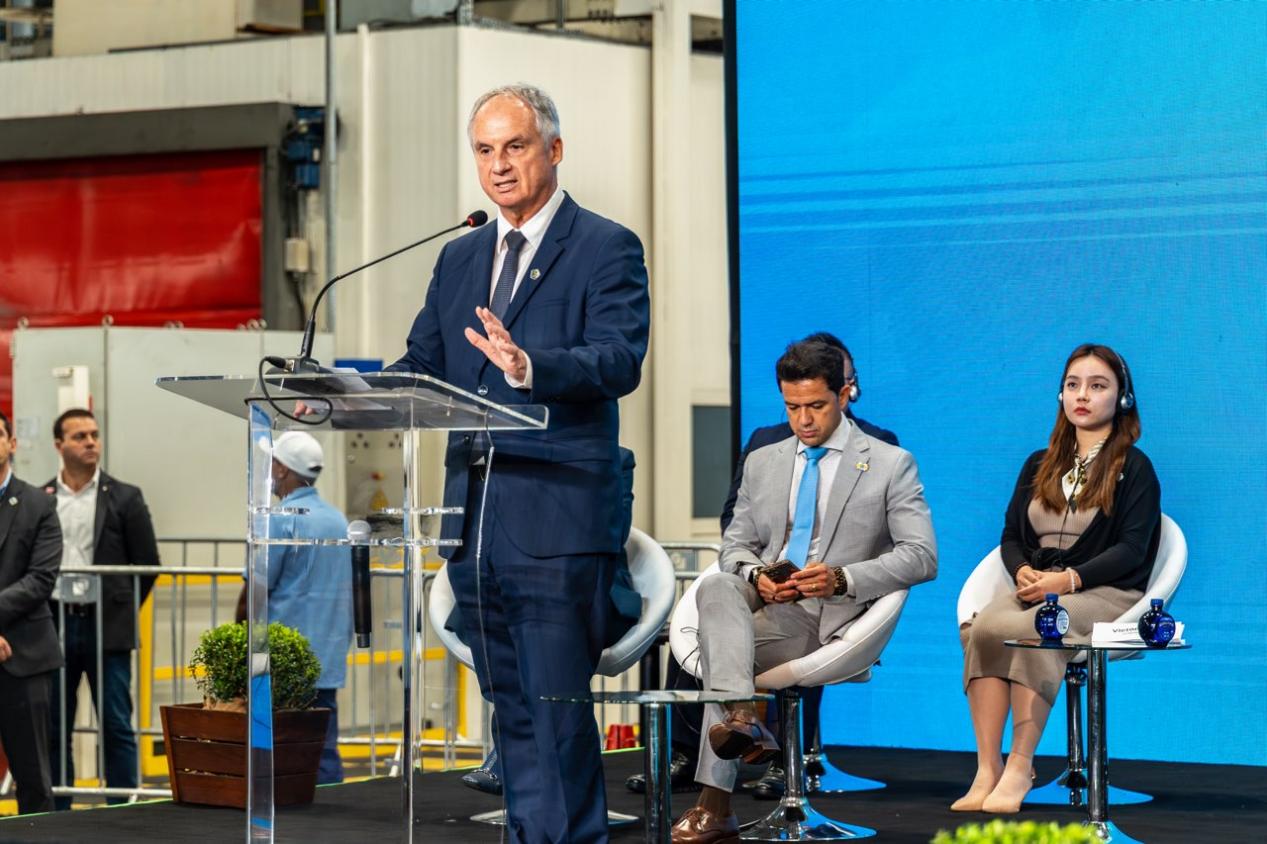 雷诺集团首席增长官、雷诺品牌CEO法布里斯·坎博利夫致辞