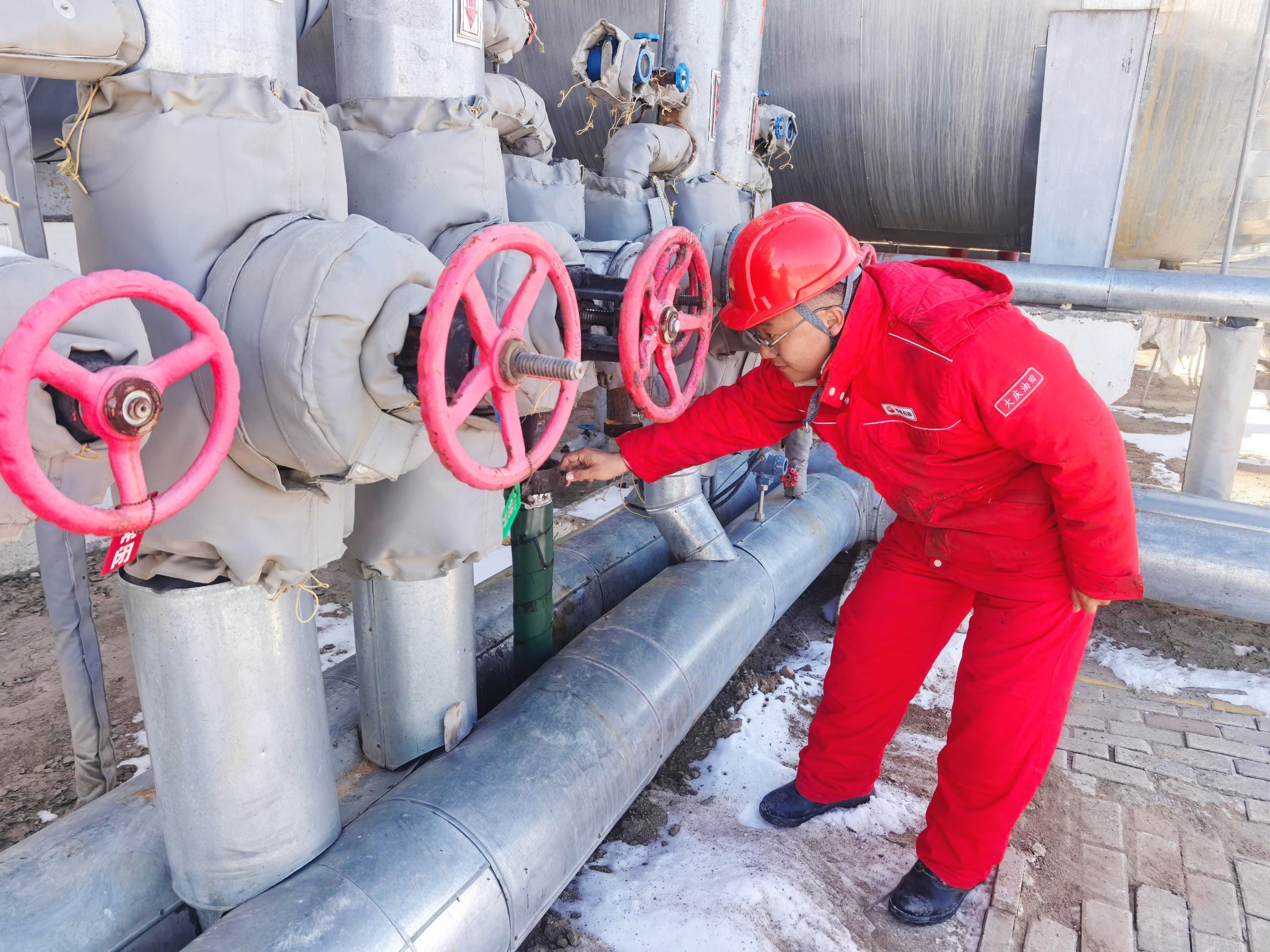 第五作业区：以动制“冻” 直面寒潮“大考”