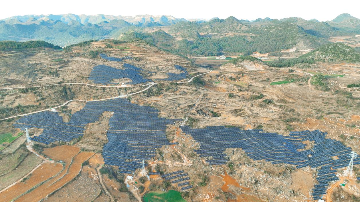 2025年12月30日，大唐云南滇东新能源事业部干龙塘光伏60兆瓦发电项目 图2