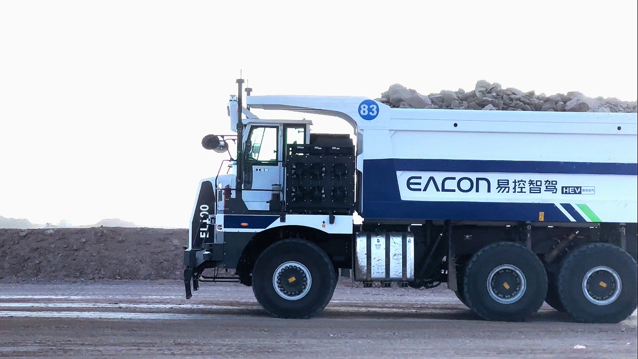 卡车停在路边AI 生成的内容可能不正确。