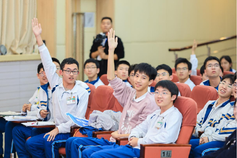 (0116 总结通稿)圳兴乡村·同心共读-AI学术讲座,助力汕头金中学子“计算未来”768