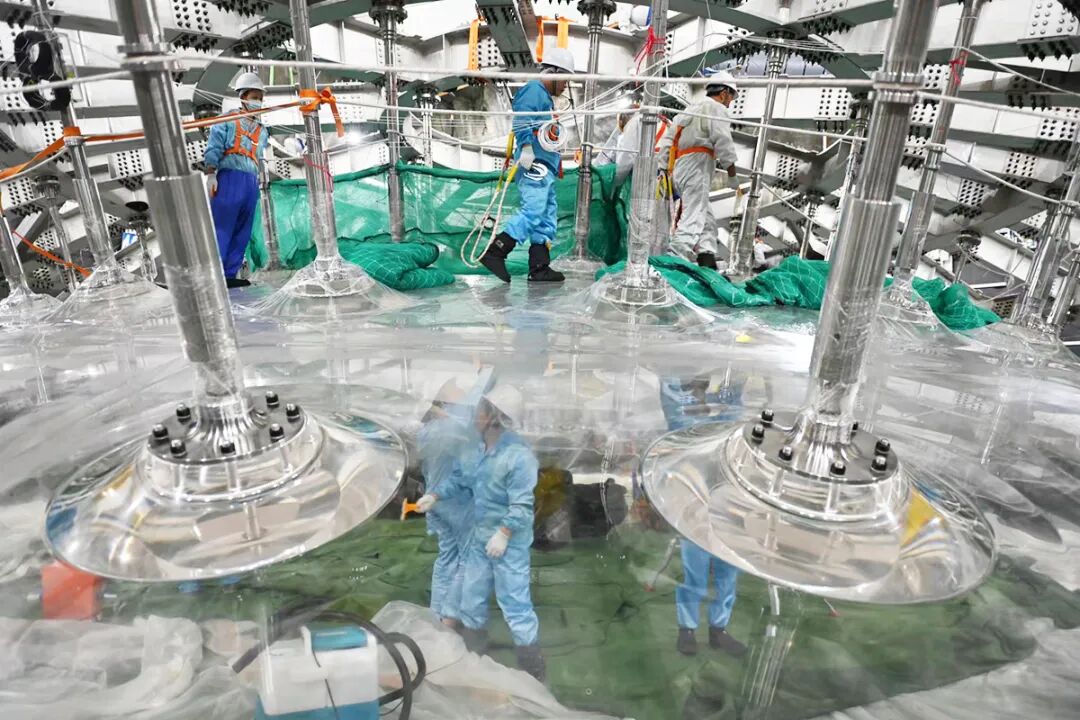 现场有机玻璃安装 (4).jpg