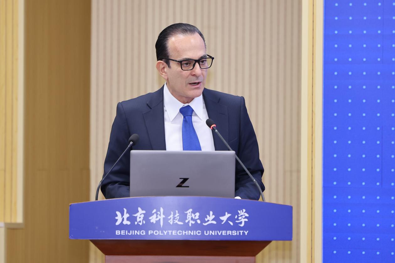 联合国训研所（UNITAR）多边外交司司长RabihEL-HADDAD