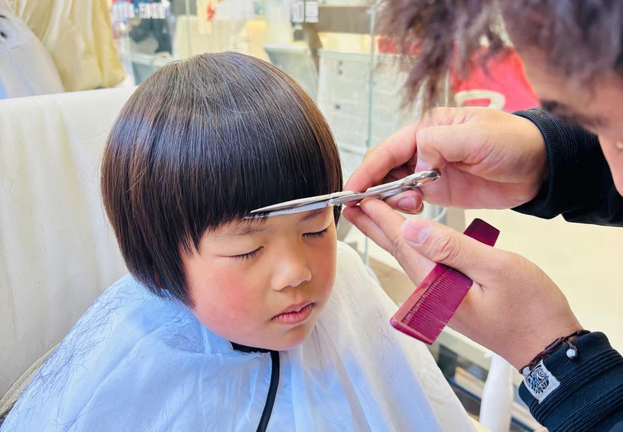 为少儿公益理发