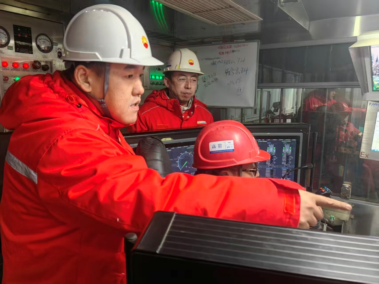 人戴着头盔AI 生成的内容可能不正确。