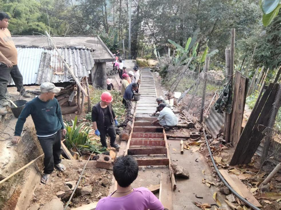 20260116+三组组长岩忠与群众+班哲六祖+修建阶梯