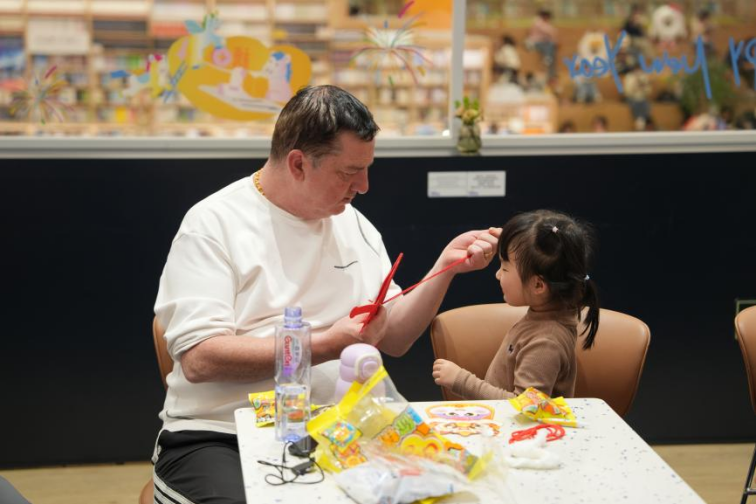 益文书局“益起看世界”邀中外亲子家庭共度新春849