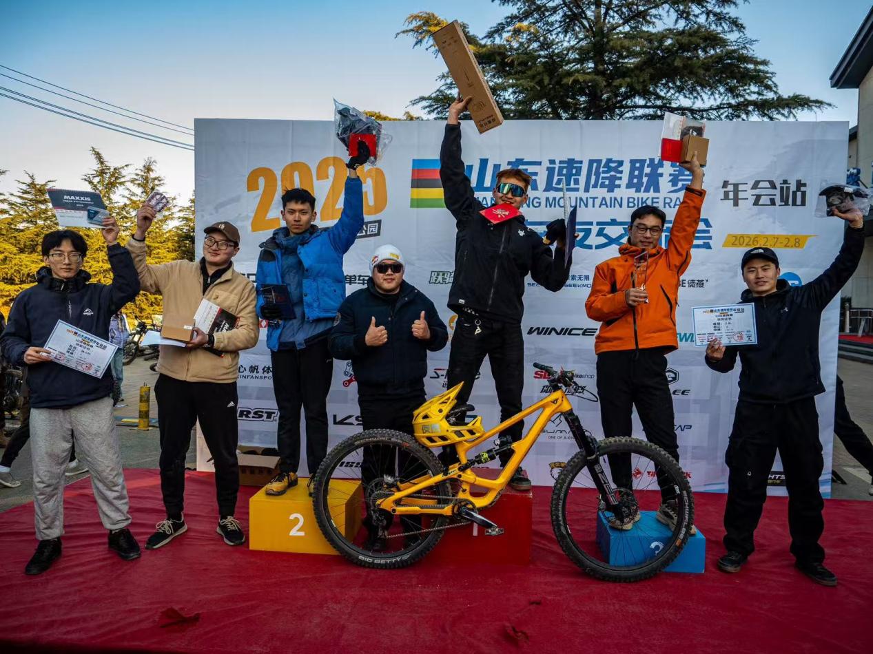 ad99dbff76d135604f91d7a2d565e154