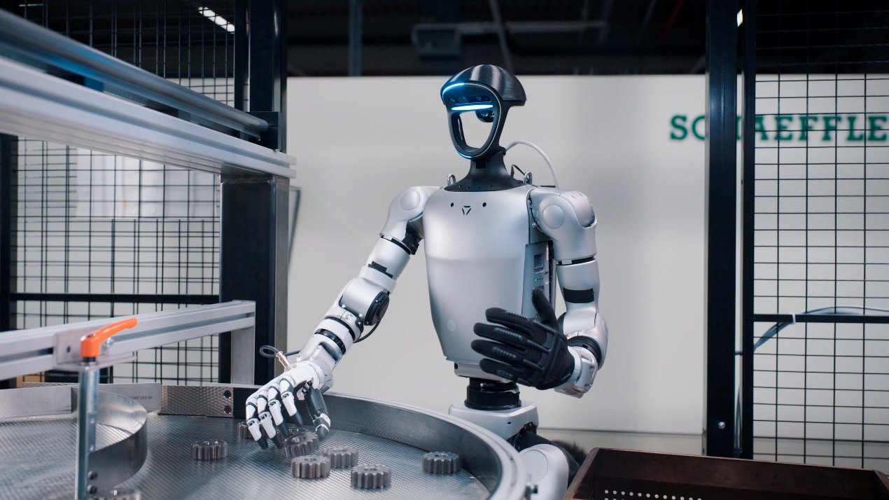 图片包含 室内, 窗户, 桌子, 小AI 生成的内容可能不正确。