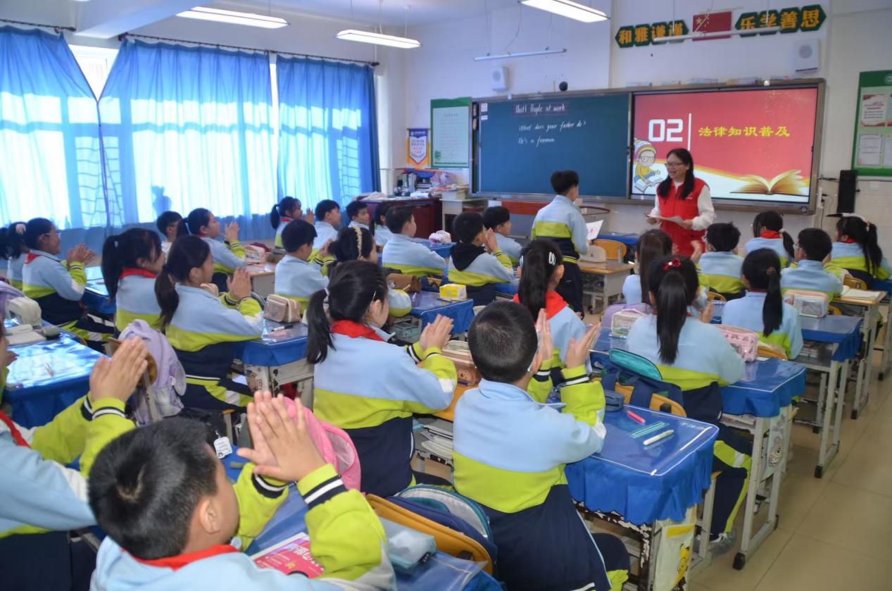 2f0542c0d6674087d8f648a4b518d4bd