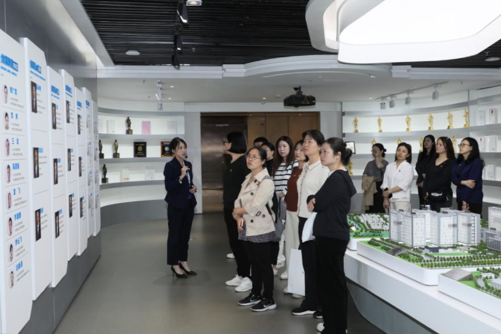 我国团队首次实现硅基逻辑量子计算机原型验证361