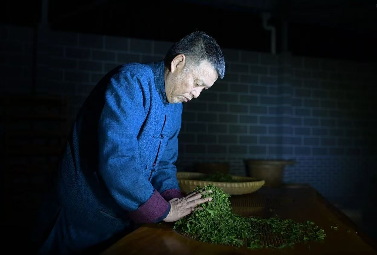 aef798a2-9d17-400f-a850-dbc28e063ab5