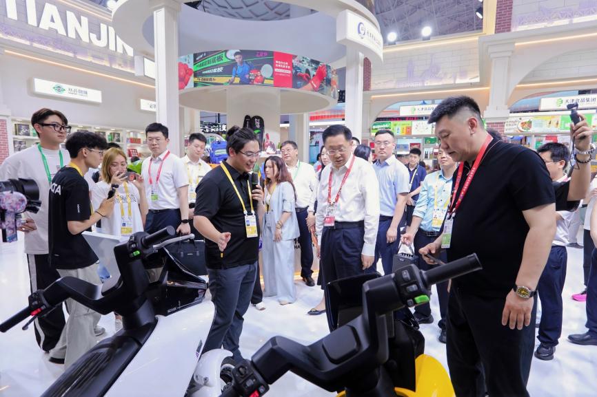 /Users/chujiu/Desktop/零际X7首批购买用户专访收纳/消博会素材/3P7A4938-opq4498886902 (1).jpg3P7A4938-opq4498886902 (1)