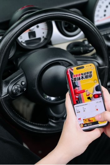 【新闻稿】提速又暖心！东莞麦当劳得来速数智焕新，同步送出6 万份爱心早餐0422770