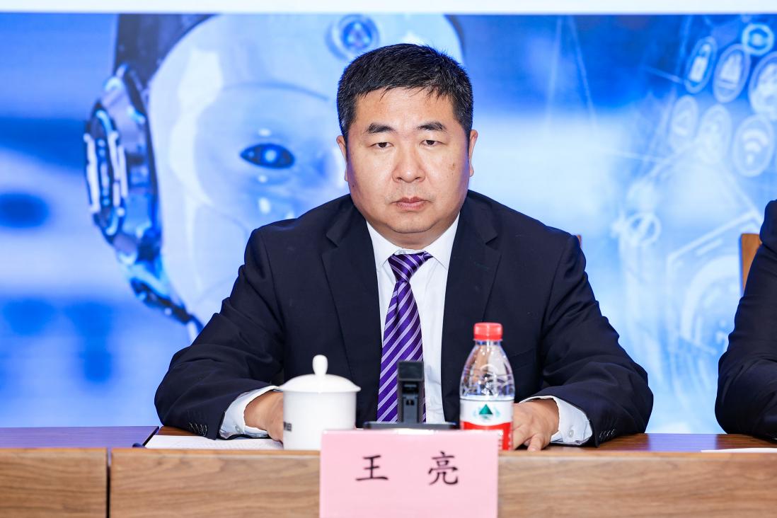王亮
