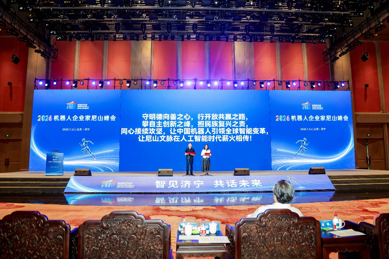 图片包含 室内, 桌子, 电脑, 建筑AI 生成的内容可能不正确。