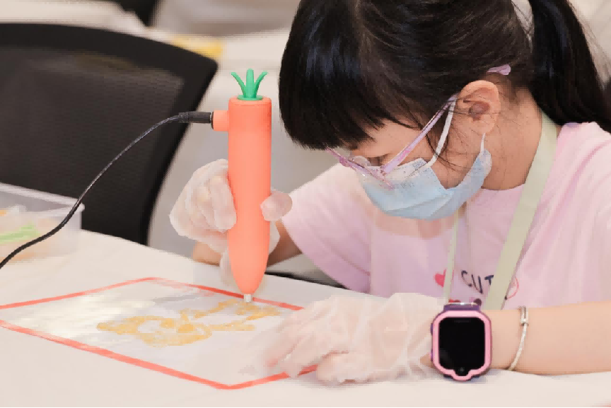土库曼斯坦世贸知识研修班学员走进深圳书城中心城 沉浸式体验“益”起看世界文化交流活动07151238